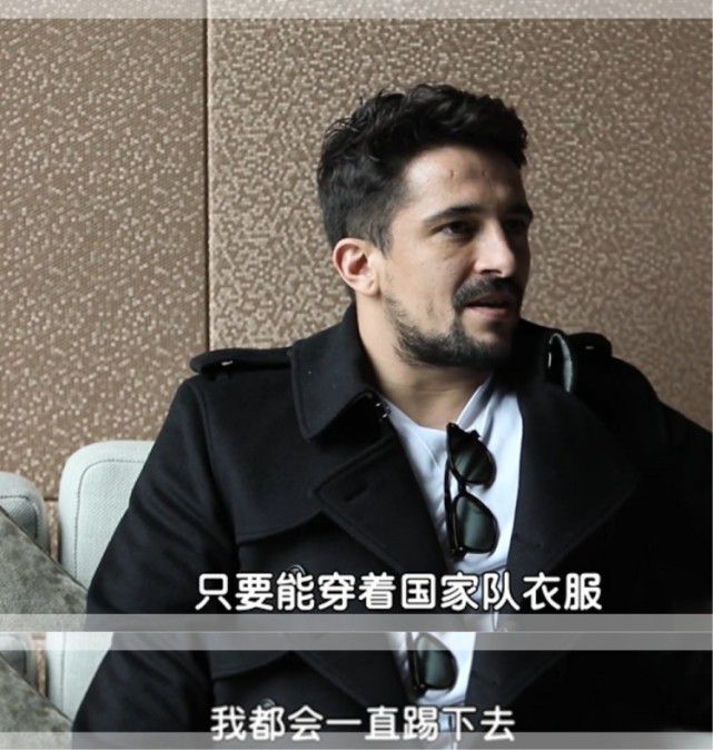 第30分钟，巴雷拉斜长传，图拉姆头球点给对手被解围，这球又回到图拉姆脚下，他顺势起脚兜射打偏了。